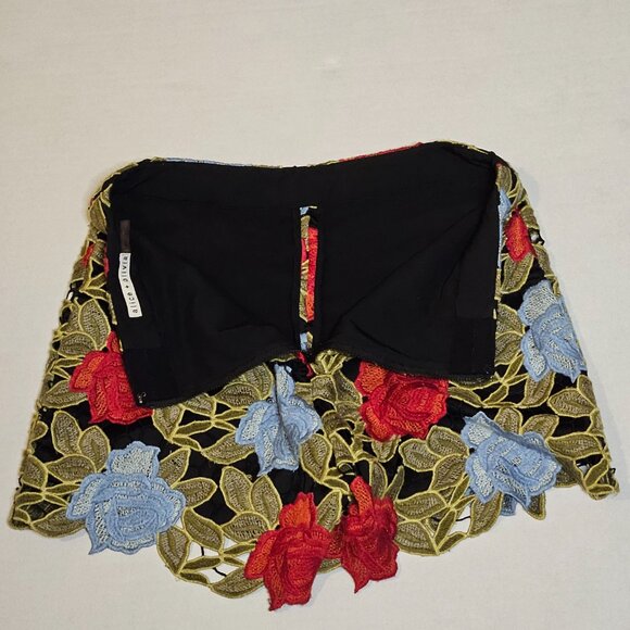 Alice + Olivia Amaris Embroidered Floral High Waist  Shorts Size 4 - Picture 3 of 6